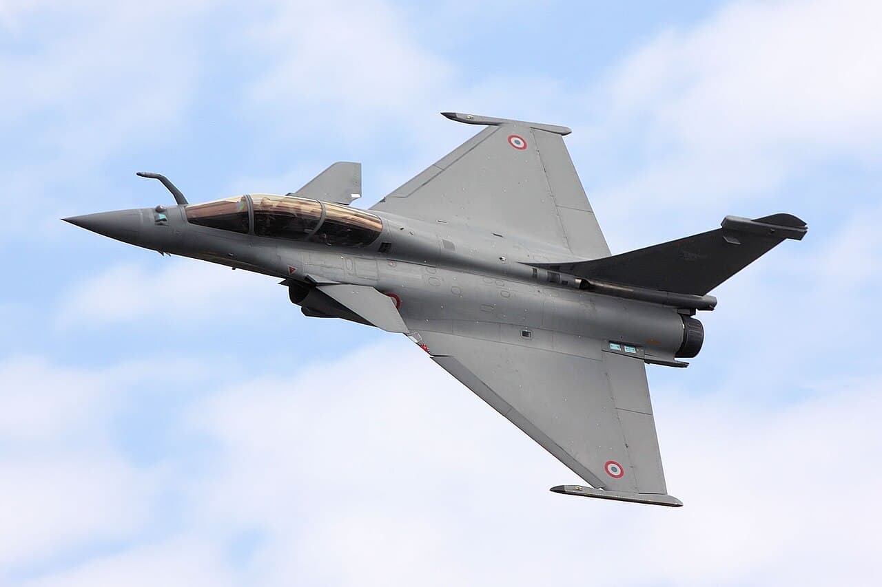 Rafale Solo Display in flight